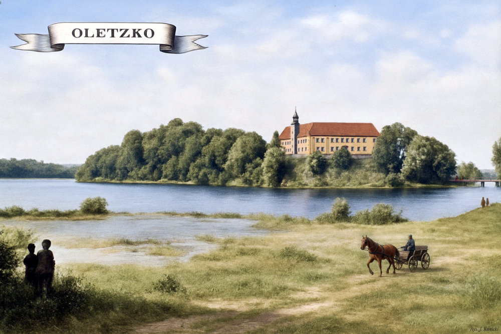 Historyczna ilustracja zamku w Olecku na wzgórzu otoczonym drzewami nad jeziorem; na pierwszym planie widać konny wóz oraz sylwetki ludzi podziwiających krajobraz.